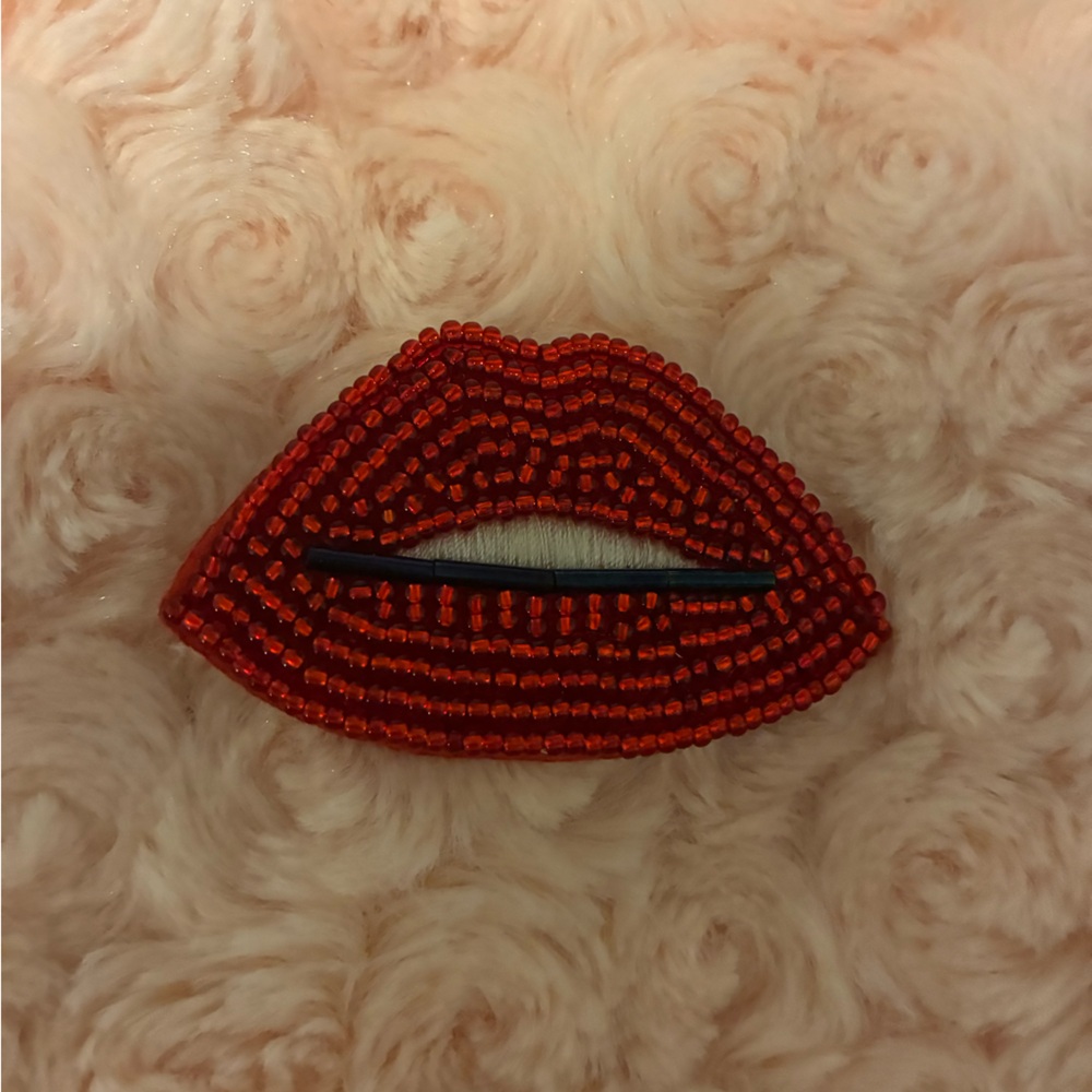 Red Handmade Beaded Lip Brooch❤️💋